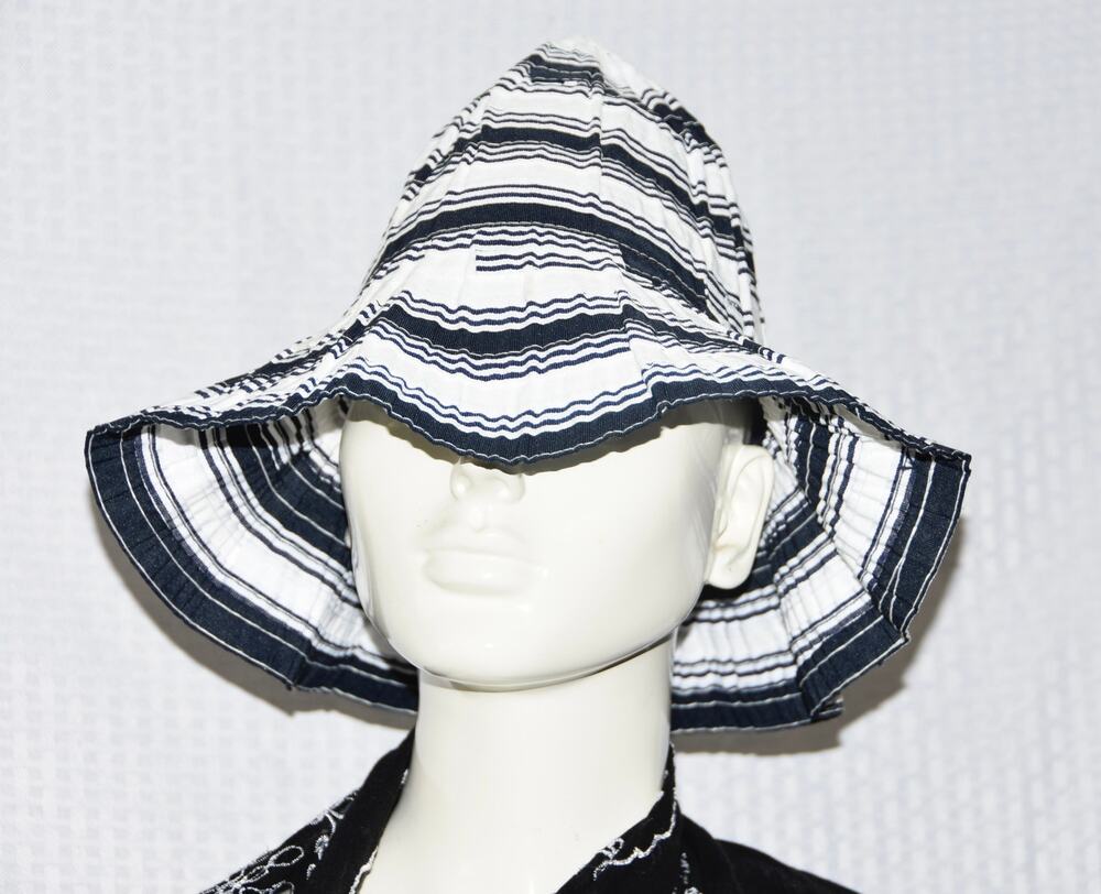 Luciano Berni Hat Women OS White Blue Striped Elastic Detail Sun Protection